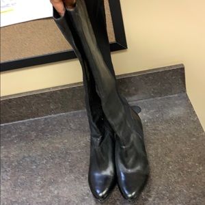Black heel boot